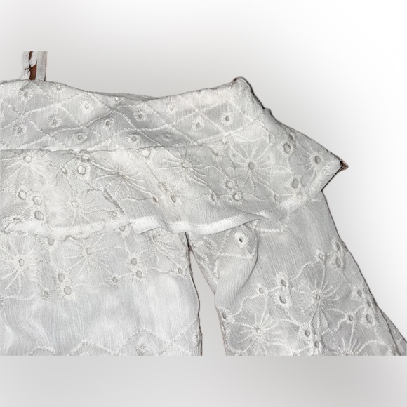 Astr the Label White Gauzy Eyelet Off Shoulder Flowy Cottagecore Peasant Top M - Picture 8 of 15